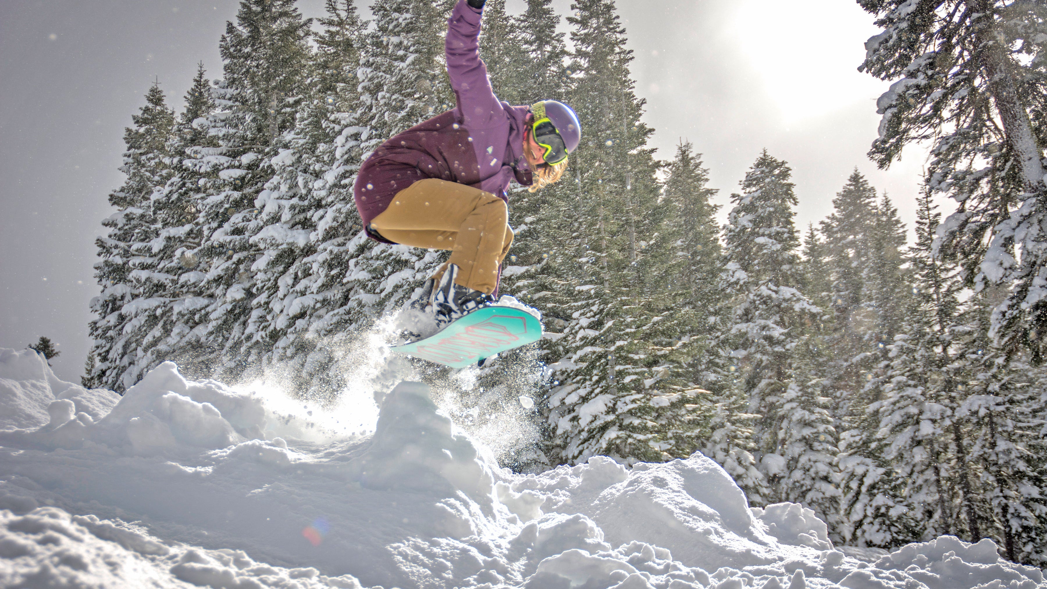 Size Matters: How to Choose the Right Size Women's Snowboard