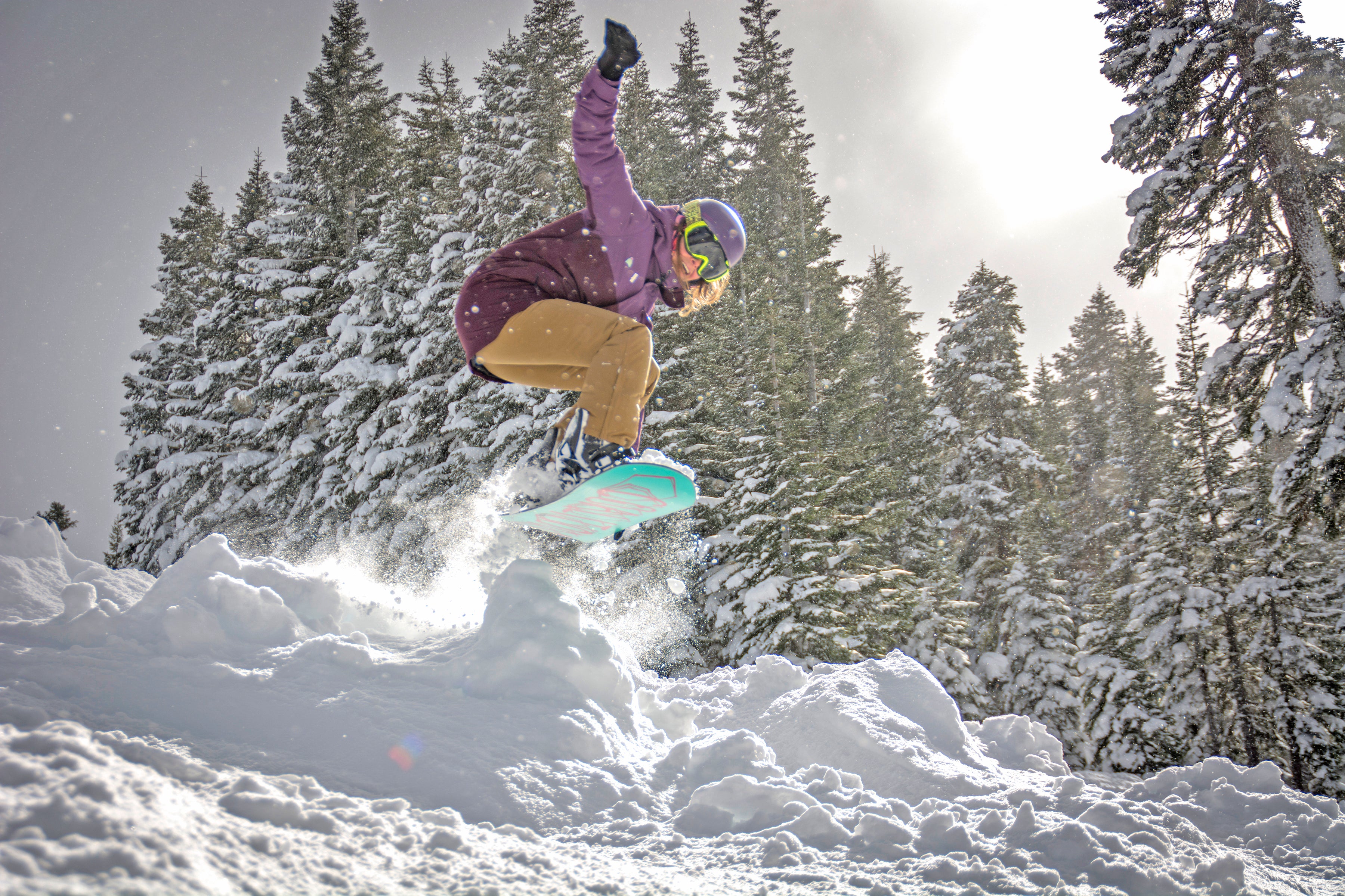 Size Matters: How to Choose the Right Size Women's Snowboard